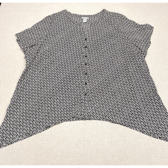 Catherines Top Womens 3x White Black Geometric Button Down Blouse Casual - Picture 1 of 6